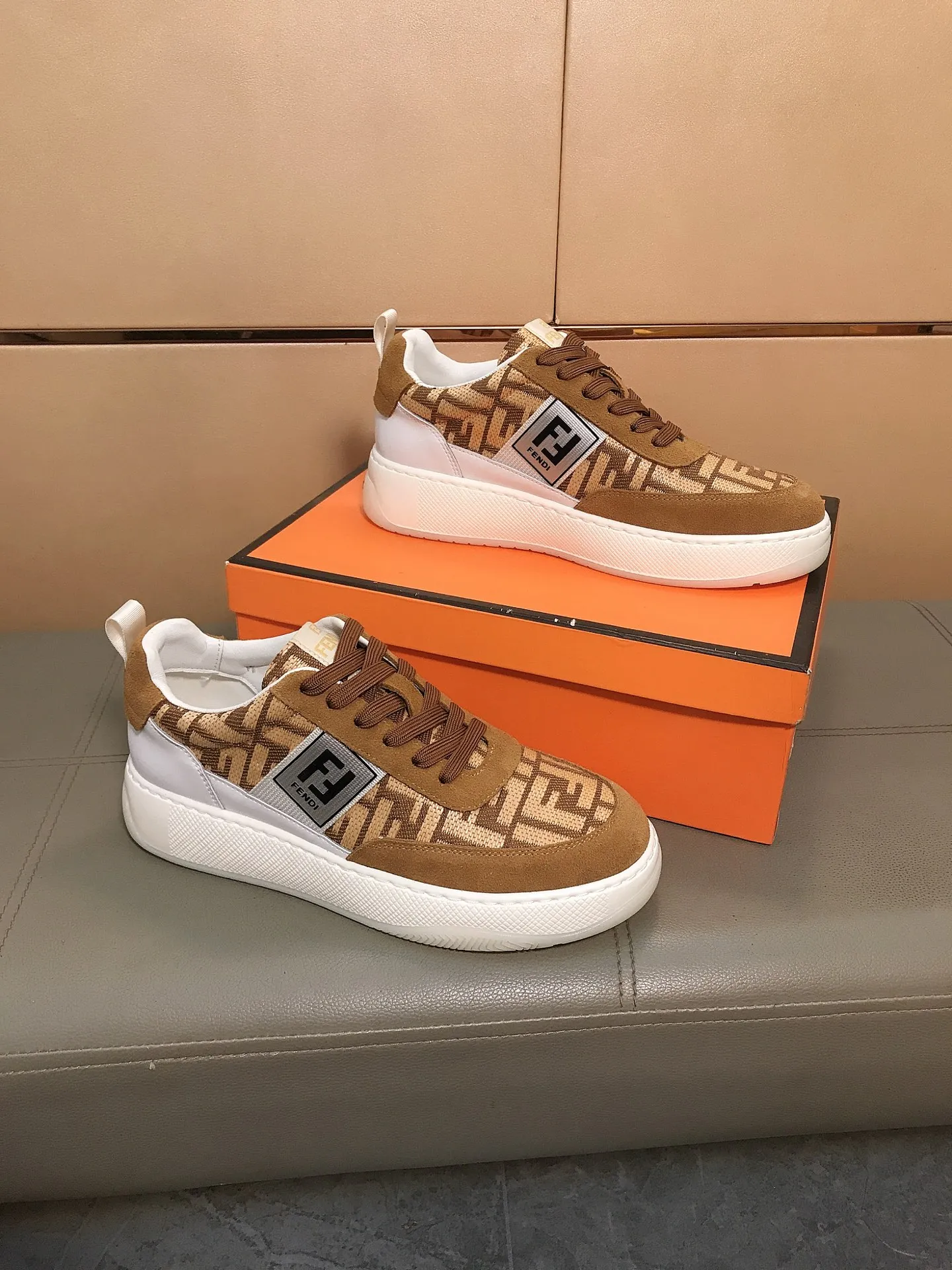 Ex-factory price 420 🔆🔆👉Fendi [Fendi] Men's new low-cut casual shoes are on the market🔥The shoe body is made of brand-specific printed fabric nubuck leather, with sheepskin lining for feet, breathable and does not cover the feet! Fashionable casual shoes 🙈Outsole is ultra-light, non-slip and wear-resistant👣 Standard size 38-44